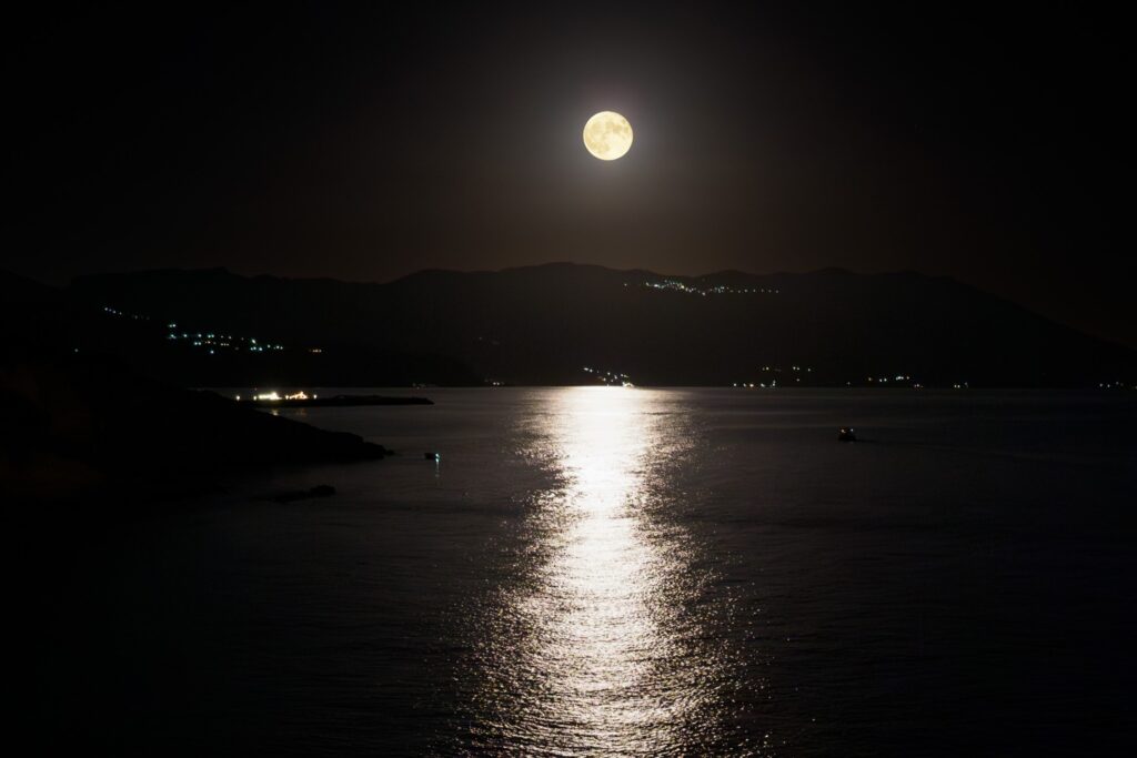 Ohne Wort dafür keine Spiegelung von Mondlicht? wer glaubt so was?